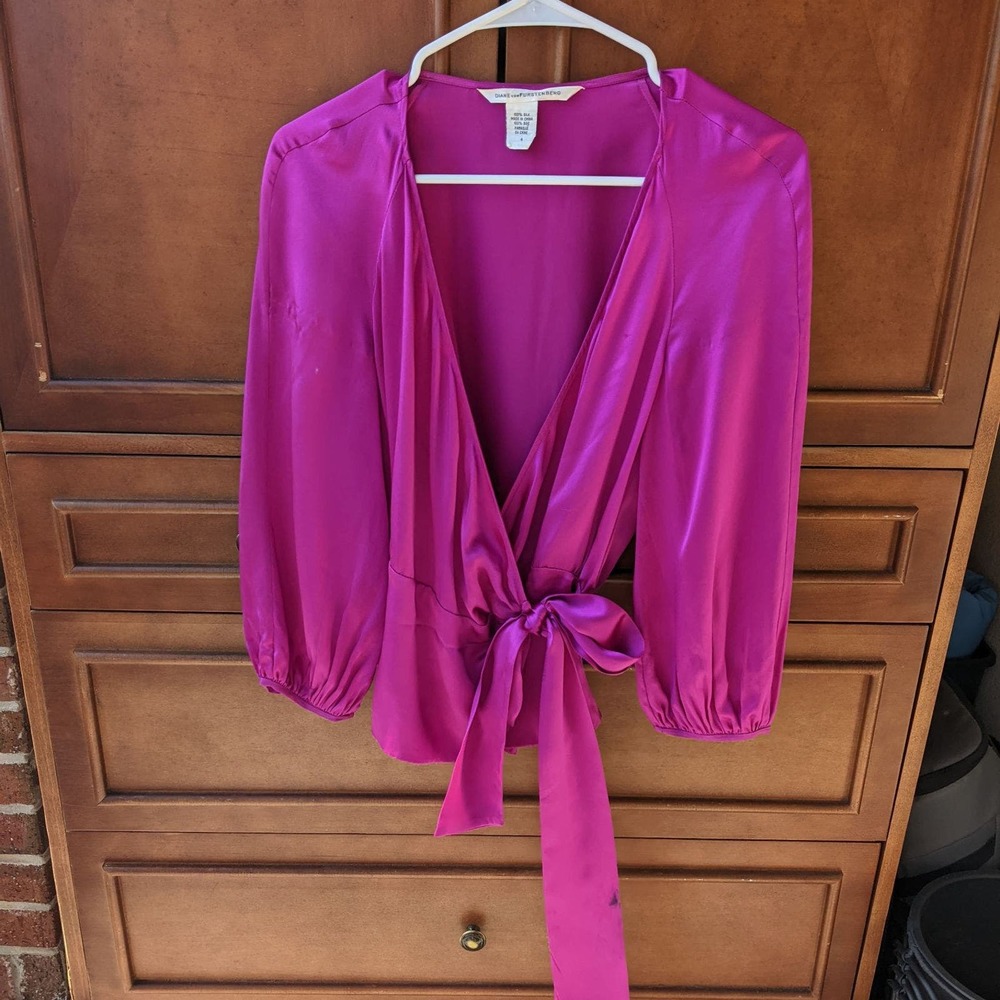 Diane von Furstenberg Women size 4 Torin 100% Silk Wrap Front Long Sleeve Blouse